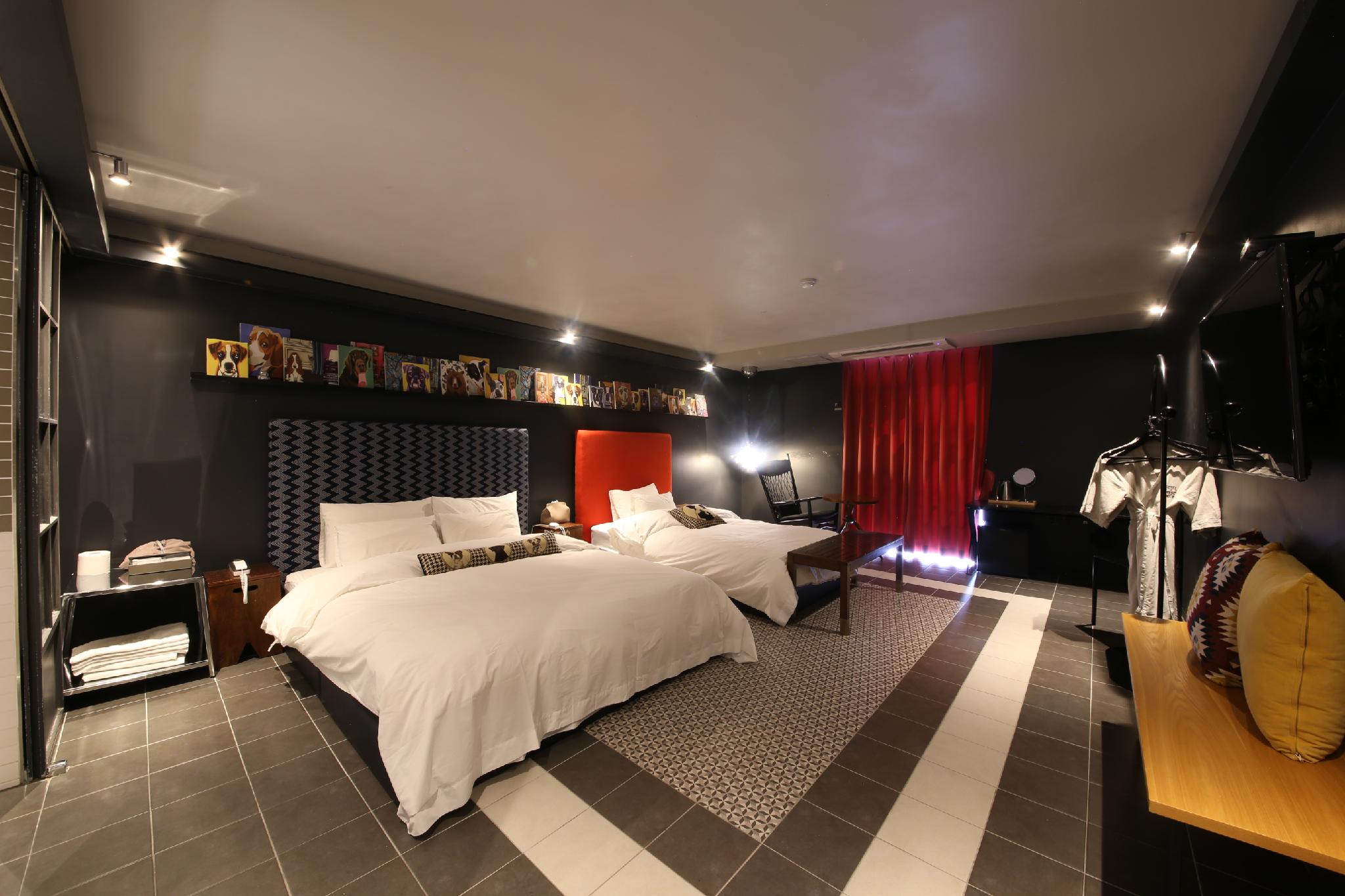 The Hound Hotel 29/45