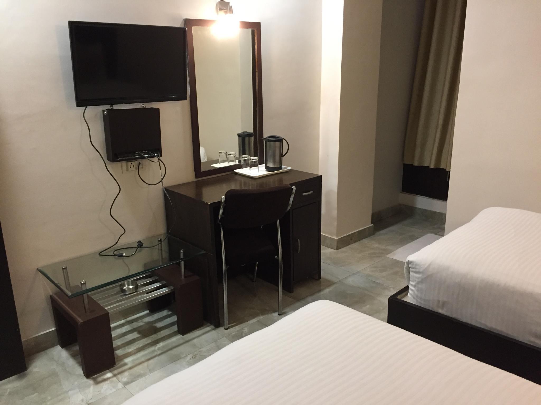 Oyo Rooms Mall Road Cantonment 38/46