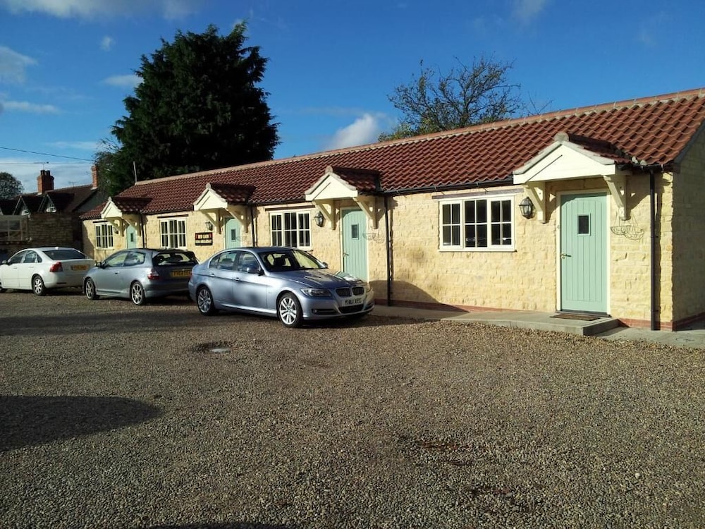 The Red Lion 26/32