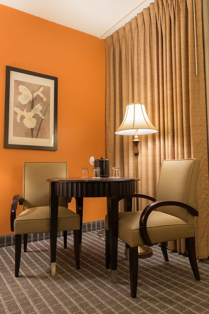 Oakland Airport Executive Hotel 44/65