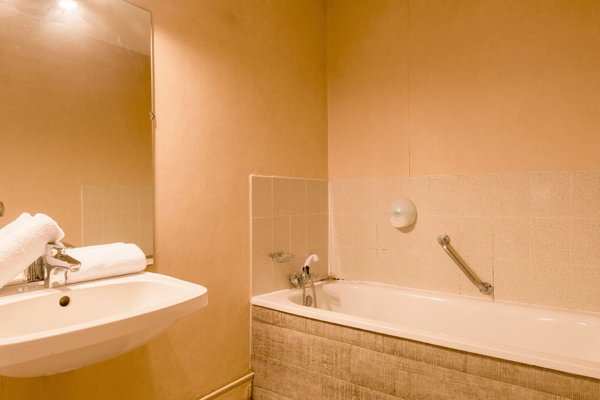 غرفة كلاسيكية بسرير مزدوج، Comfort Hotel Valence 3/6