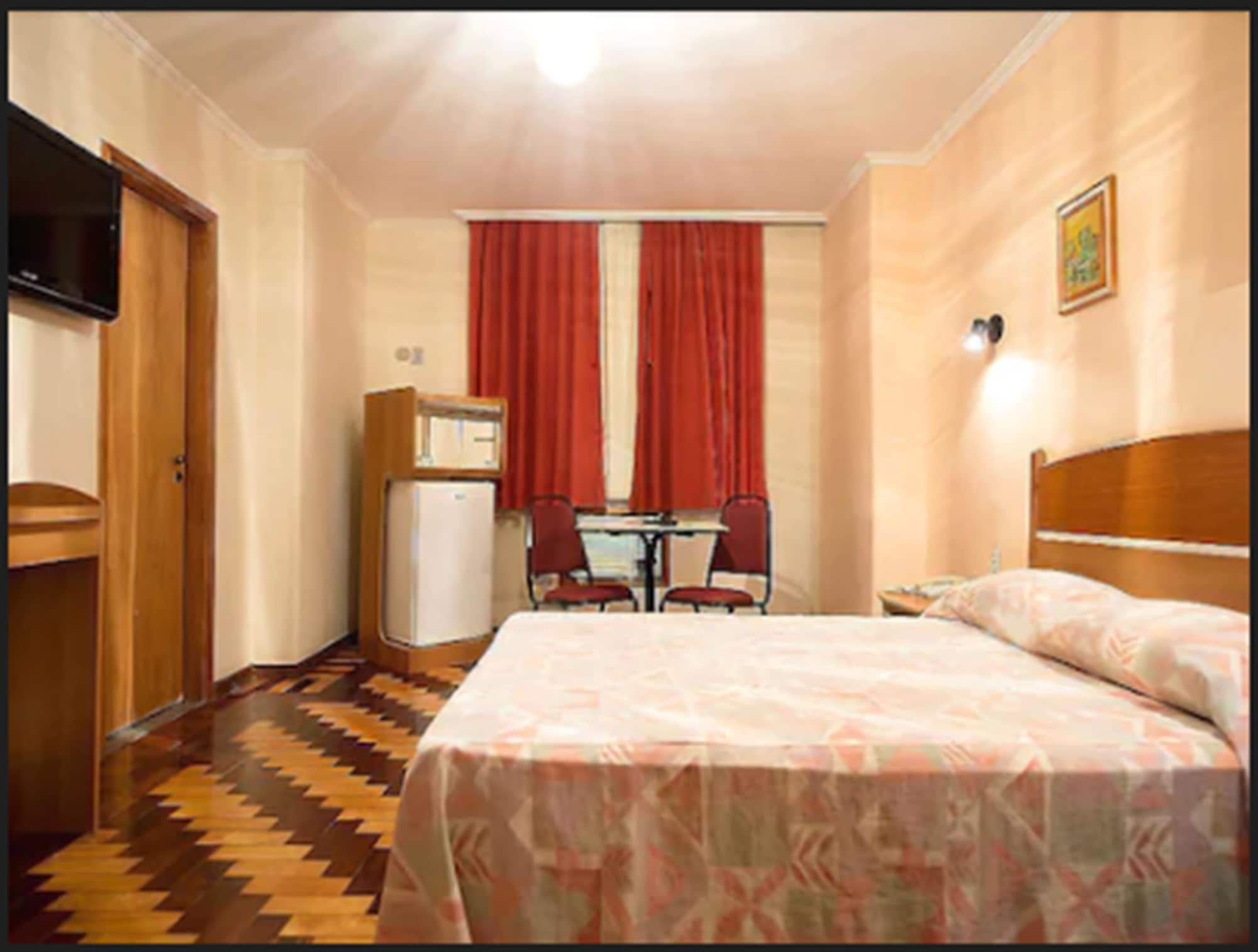 ROOM, DOUBLE BED