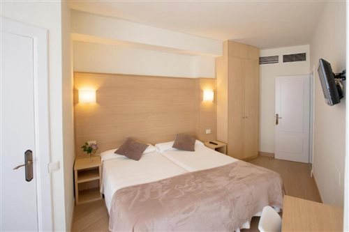 Room, Single, Double or Twin Bed