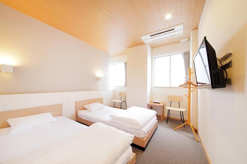 Room, Twin Beds, Private Bathroom