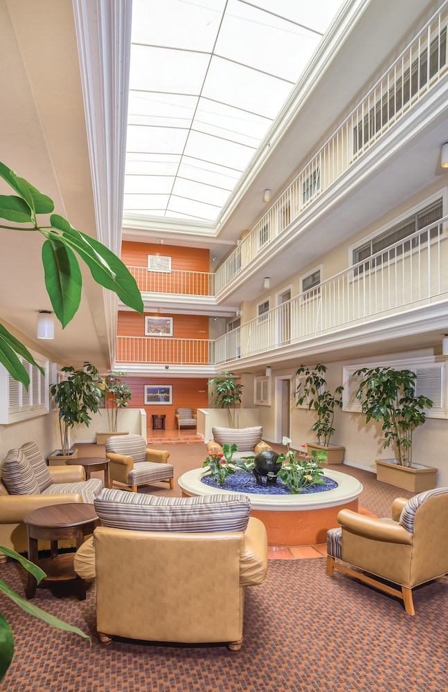Suites At Fishermans Wharf 23/30