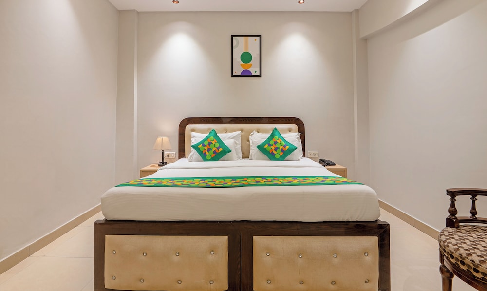 Hotel Paras International 36/49