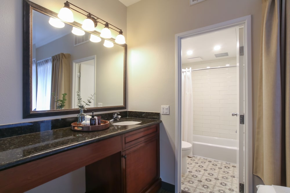 Oxford Suites Pismo Beach 33/35