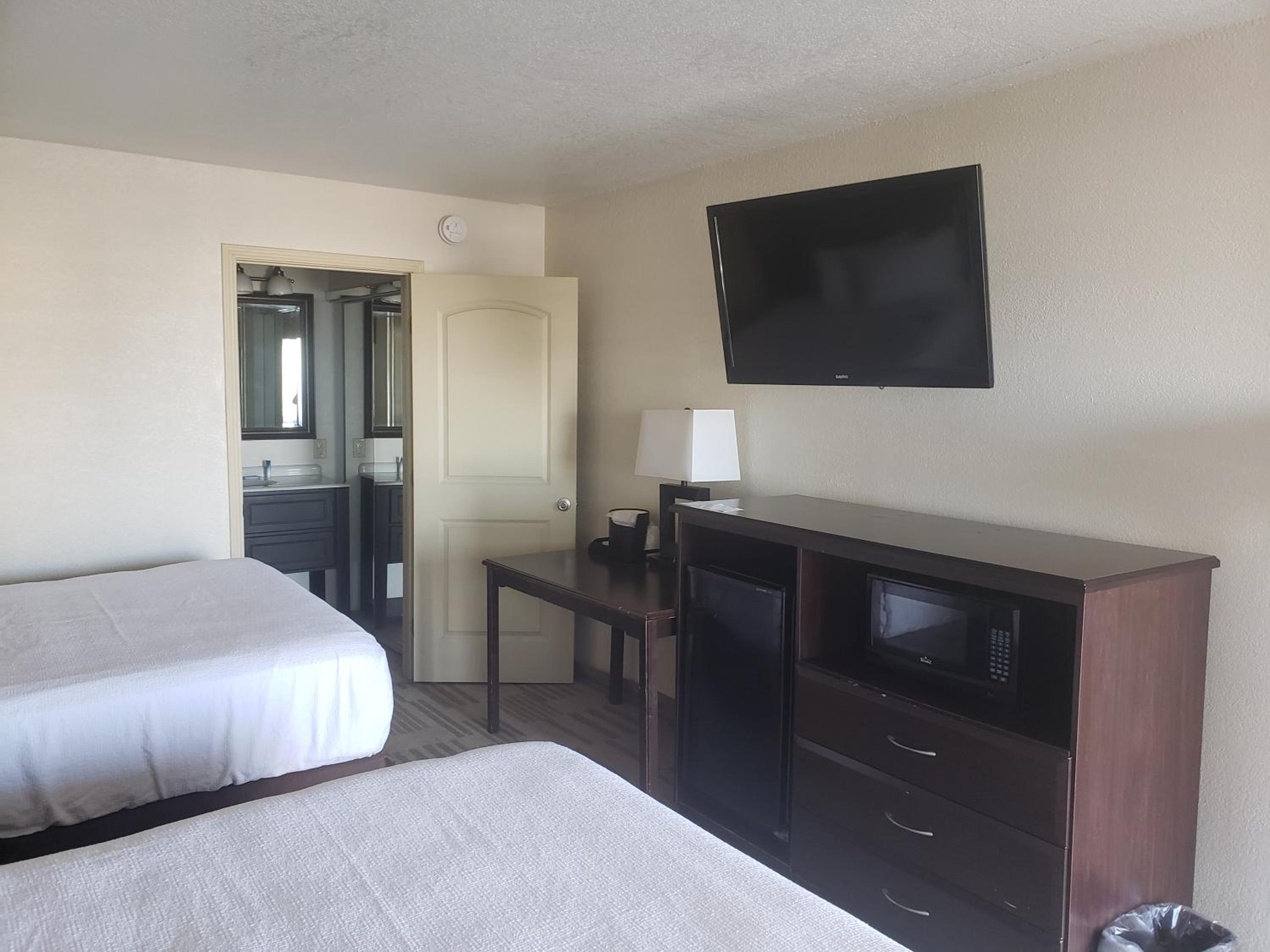 Room, 2 Queen Beds, Exterior Entrance