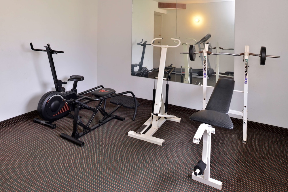 Castle Inn & Suites By OYO Chickasha 37/66