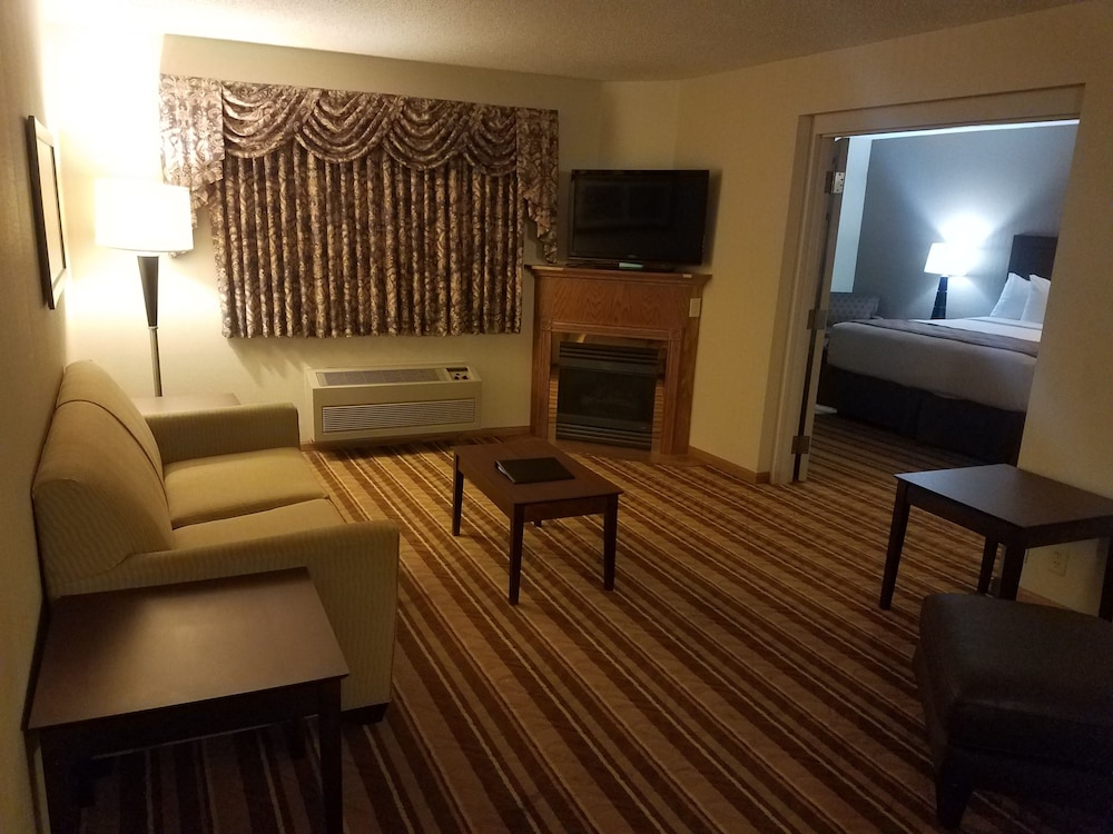 Rock Island Inn & Suites Marshalltown 29/55
