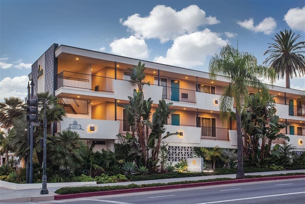 Courtyard by Marriott Santa Barbara Downtown 3/16