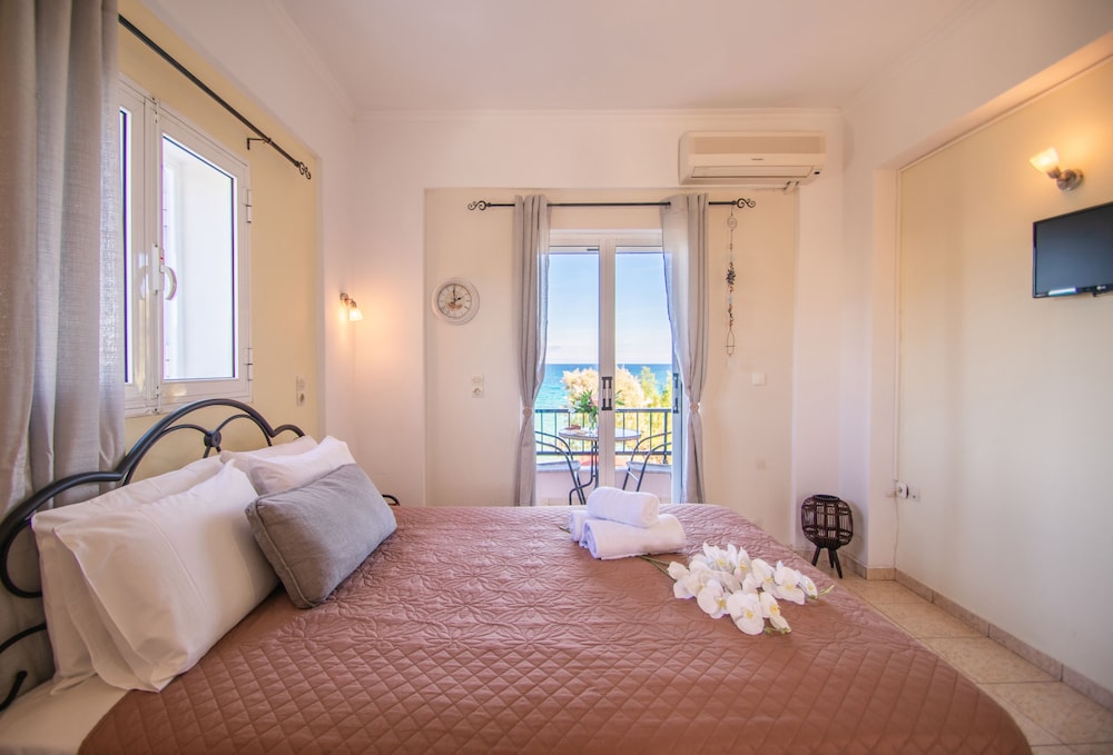studio, sea view
