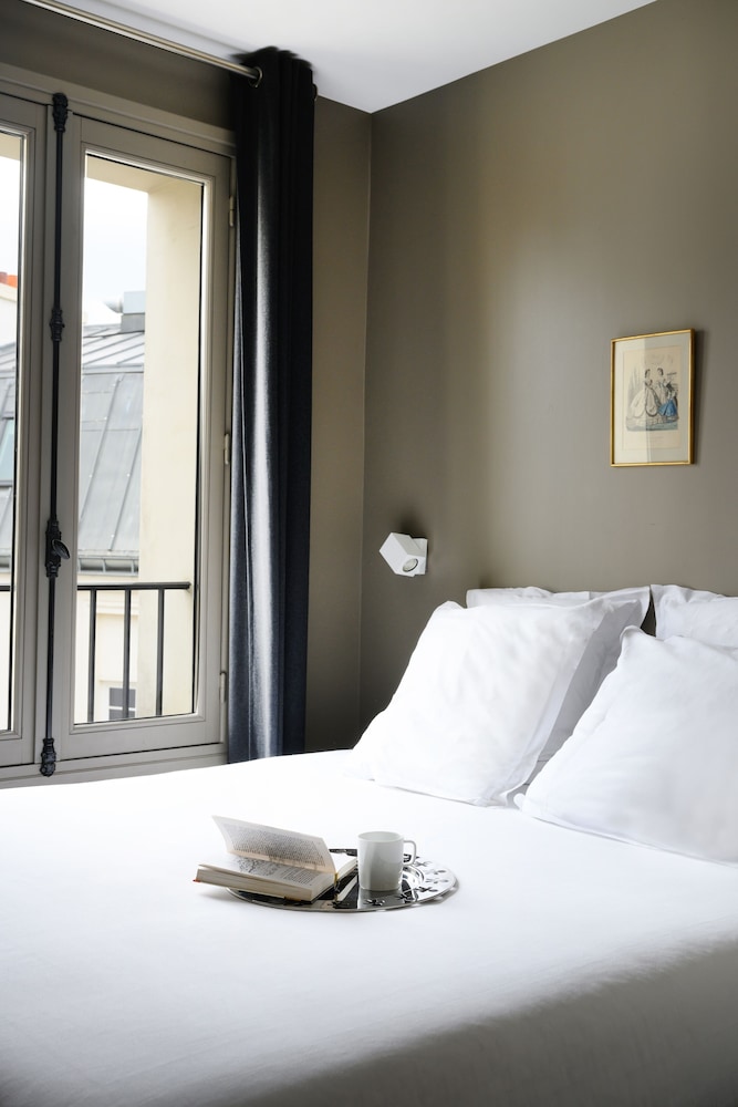 Suites and Hotel Helzear Champs Elysees 20/65