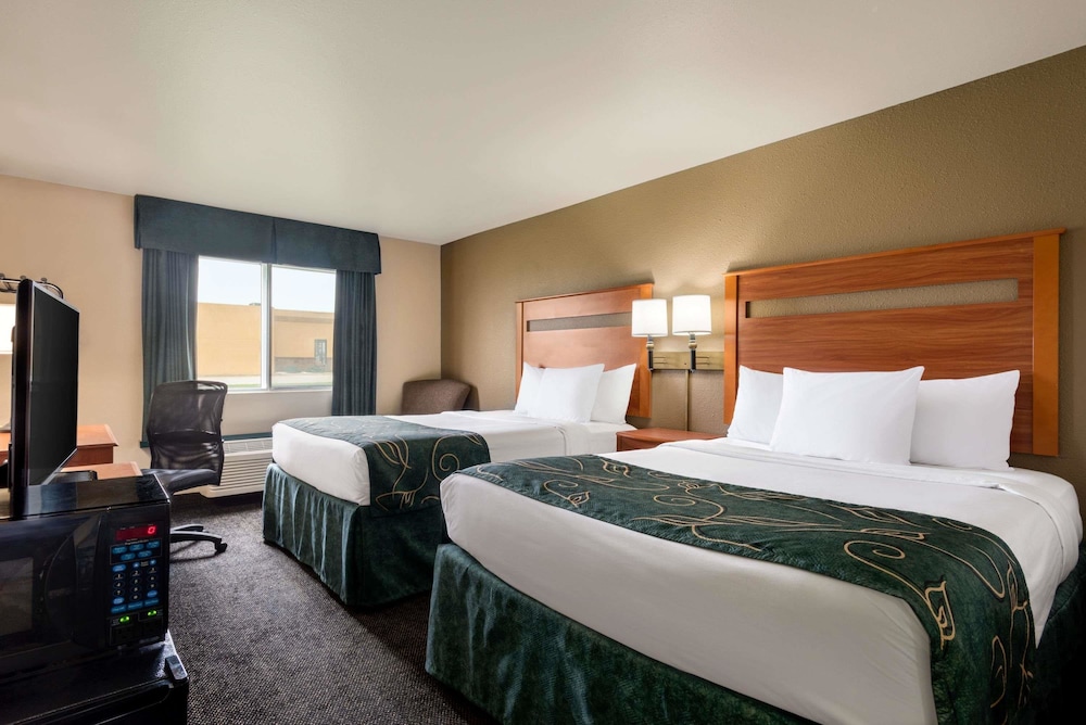 Travelodge By Wyndham Missouri Valley 8/25