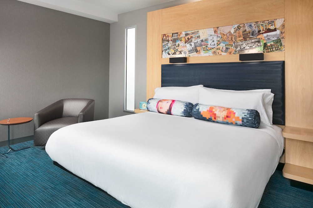 Aloft Louisville Downtown 20/69