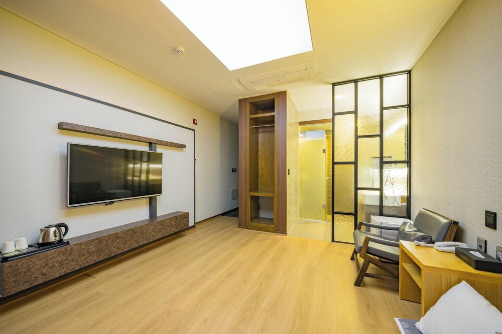 Yeosu Stay Hotel 39/53