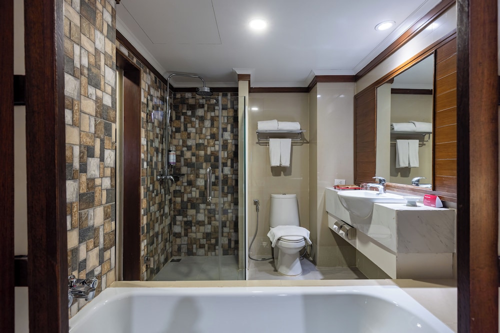 Movenpick Suriwongse Hotel Chiang Mai 68/70
