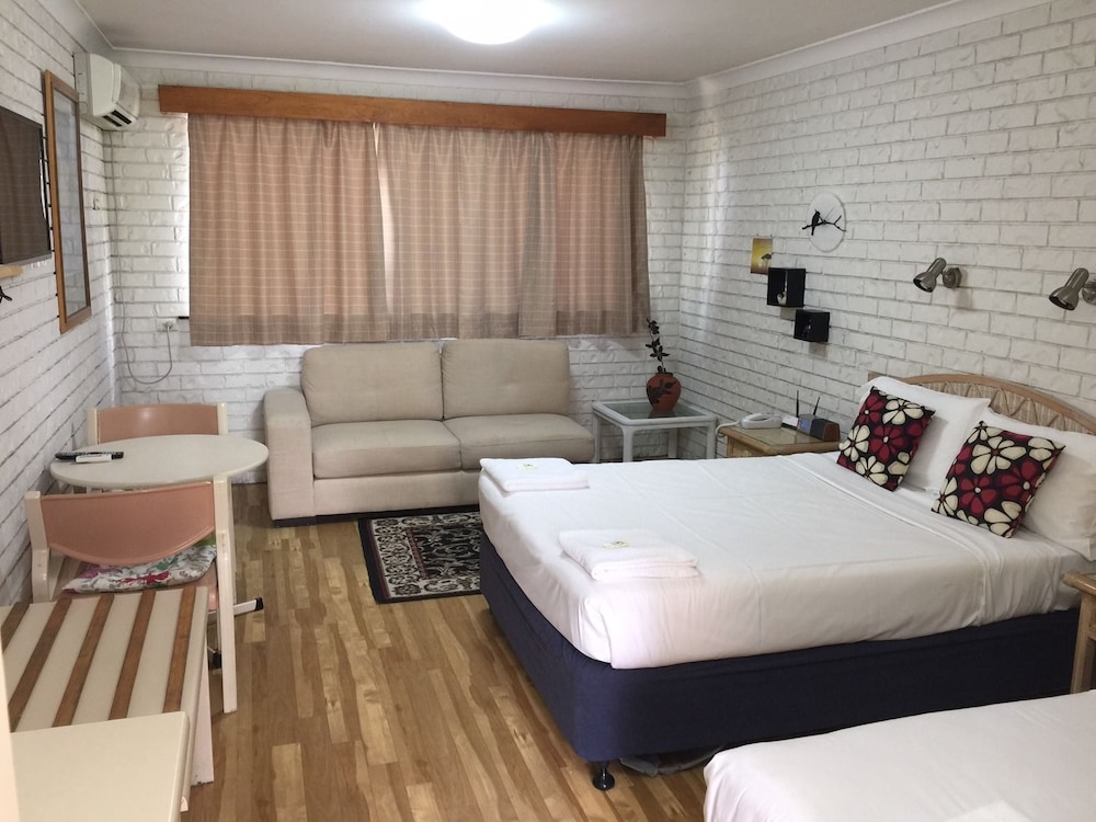 Holland Park Motel 10/33