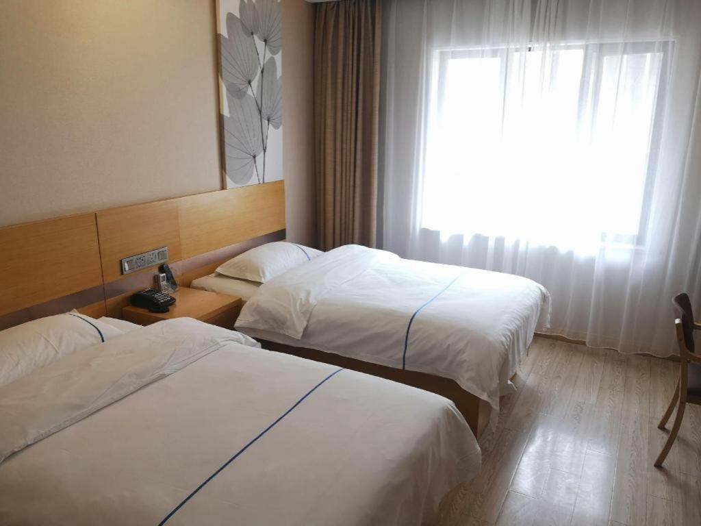 GreenTree Inn Express Shanghai Baoshan District Youyi Road Metro Station 26/46