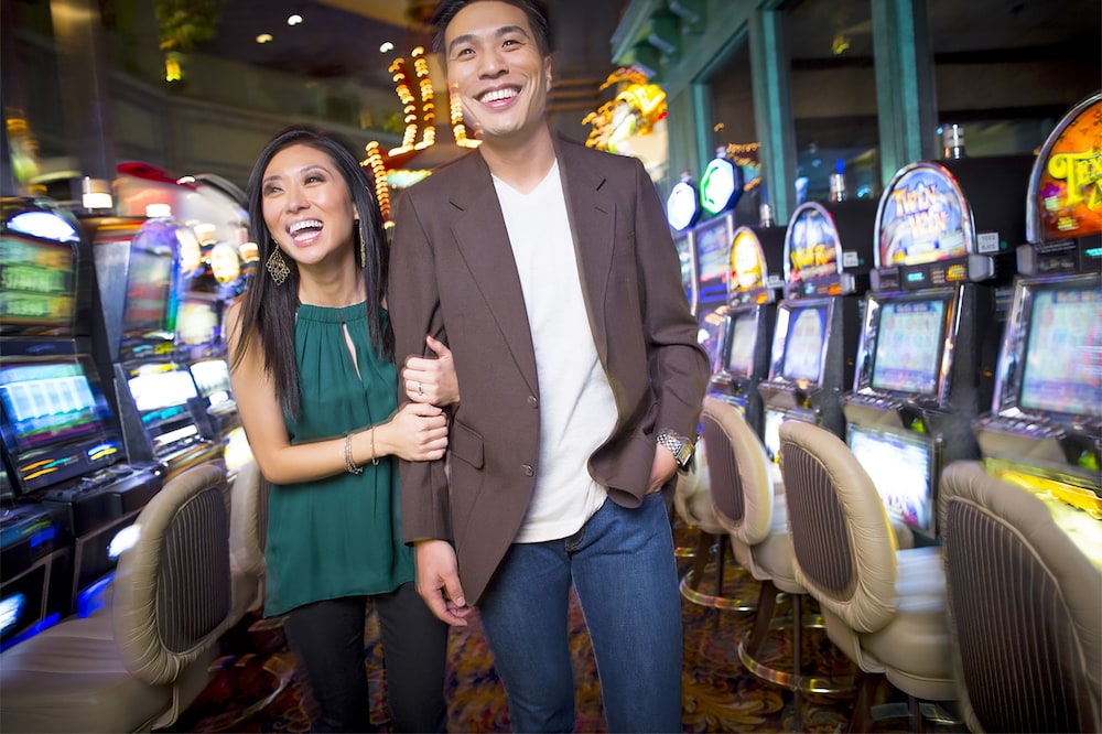 Silver Legacy Reno - A Caesars Rewards Destination 65/70