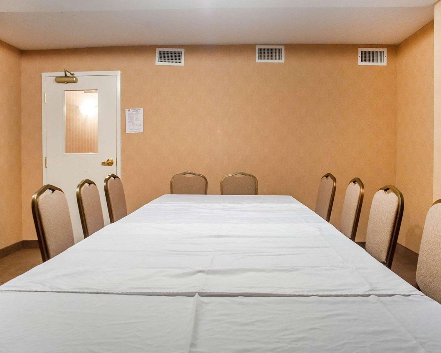 Econo Lodge Woodstock ON 1/12
