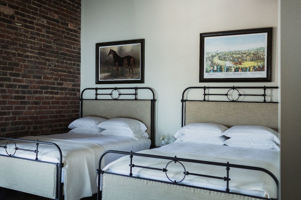 Gunrunner Boutique Hotel 14/63