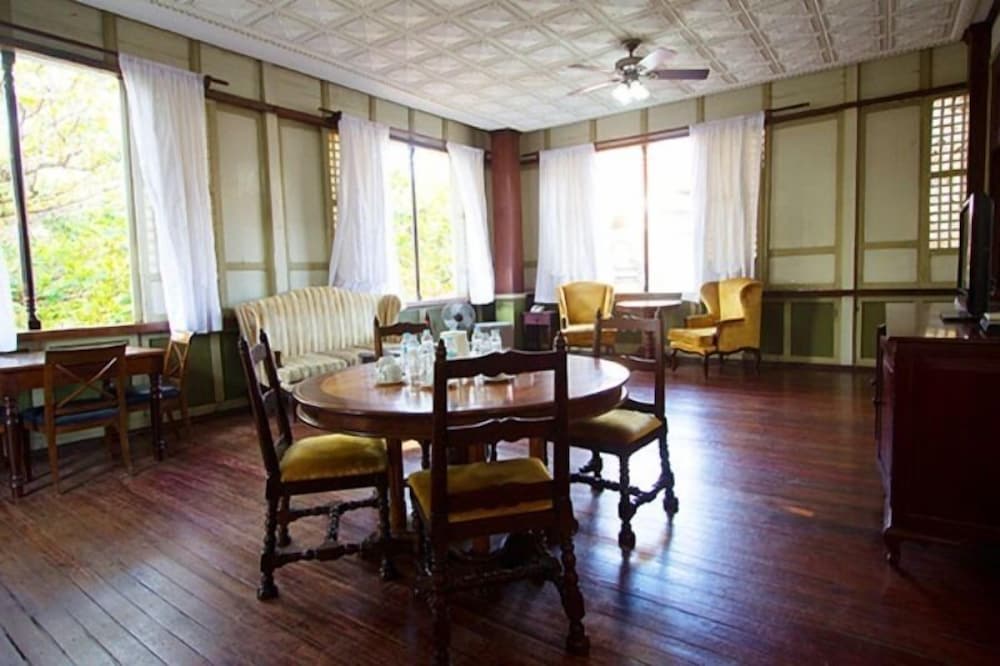Las Casas Filipinas De Acuzar 32/50