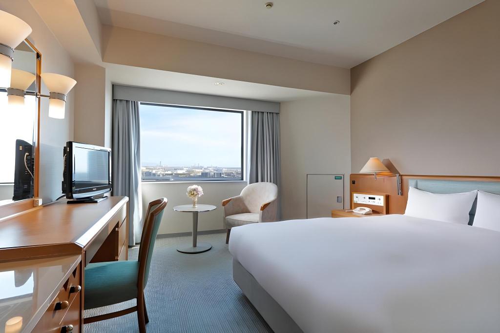 غرفة بسرير كوين