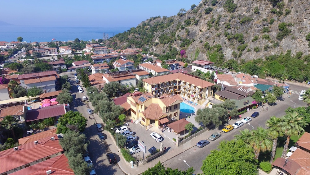 Belcehan Beach Hotel 28/34