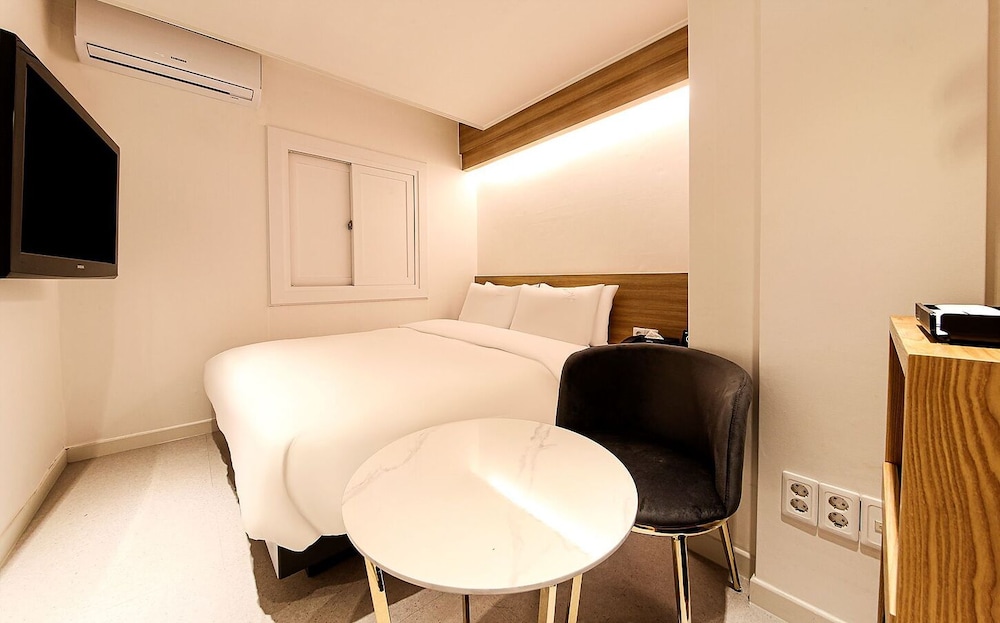 Busan Seomyeon Business Hotel J7 11/20