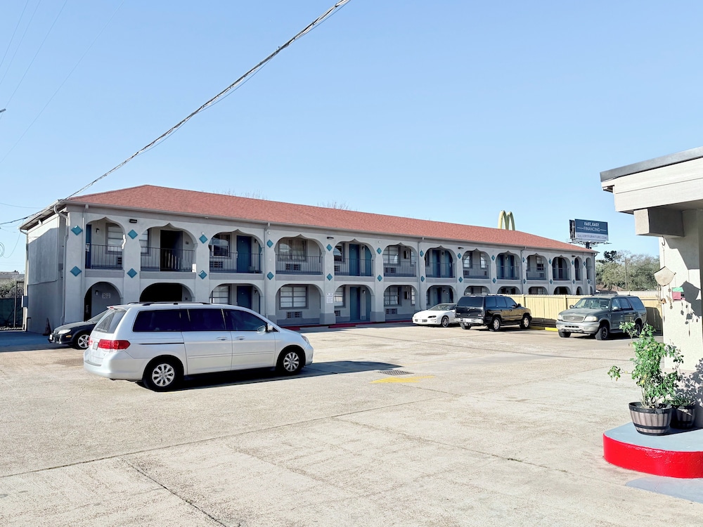 Guest Inn Suites 39/40
