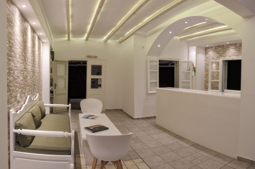 Yperia Hotel 38/59