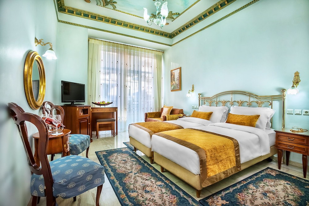 COMFORT, TWIN BEDS, CITY VIEW