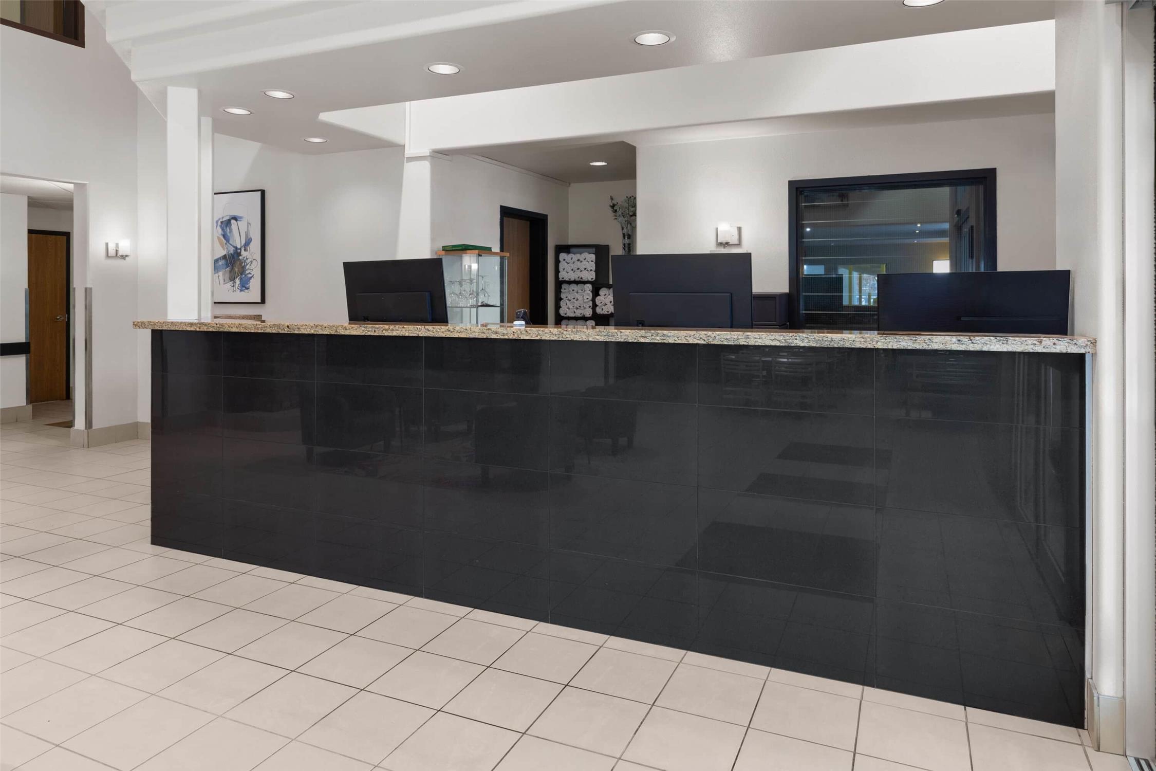Super 8 By Wyndham Quebec City photo2