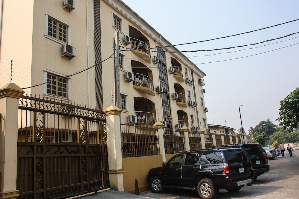 Banex Apartments 25/30