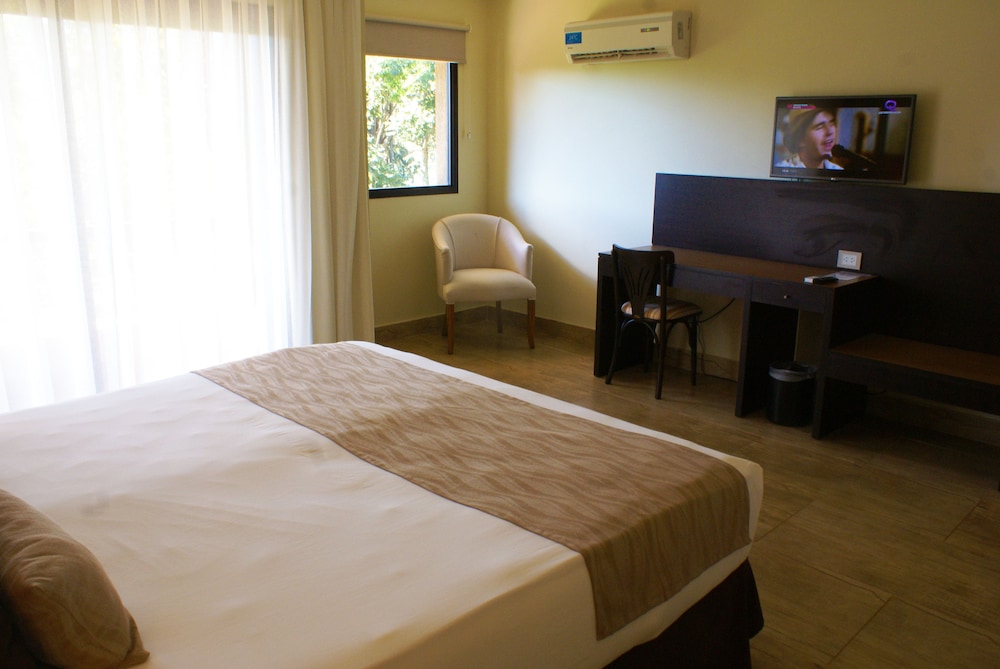 Pirayu Hotel Resort 25/50