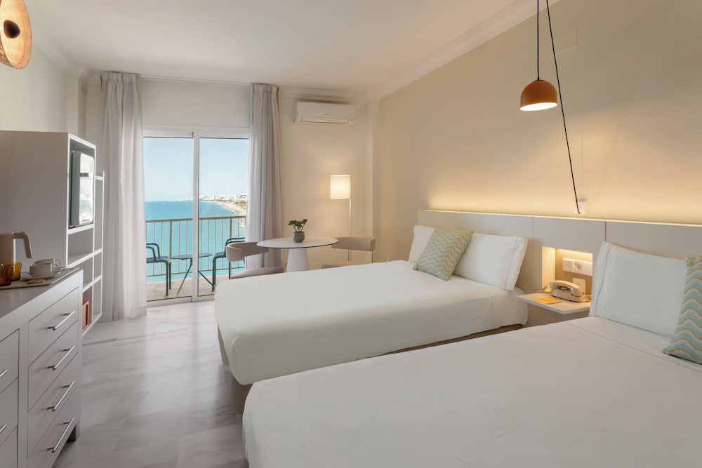Superior, 2 Queen Beds, Sea Front