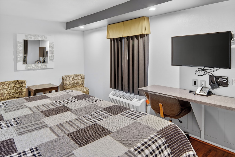 12 Oaks Hotel 38/50