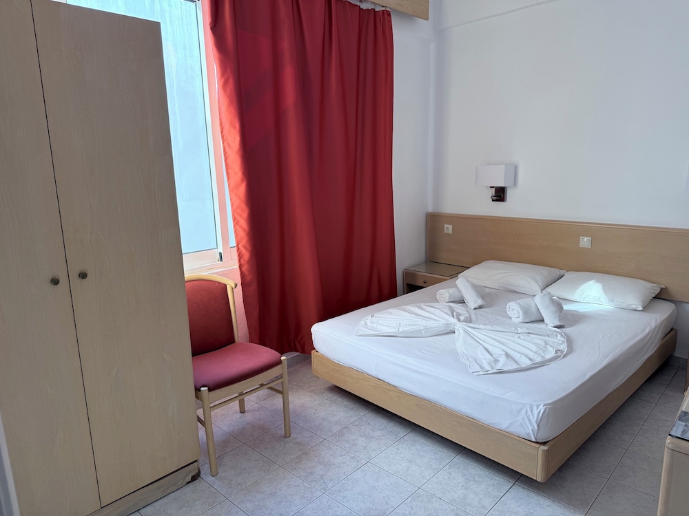 INNER, DOUBLE BED, NO VIEW
