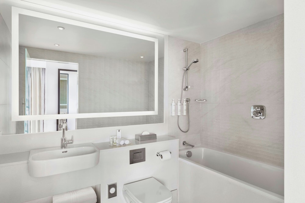 Courtyard by Marriott Batumi 72/74