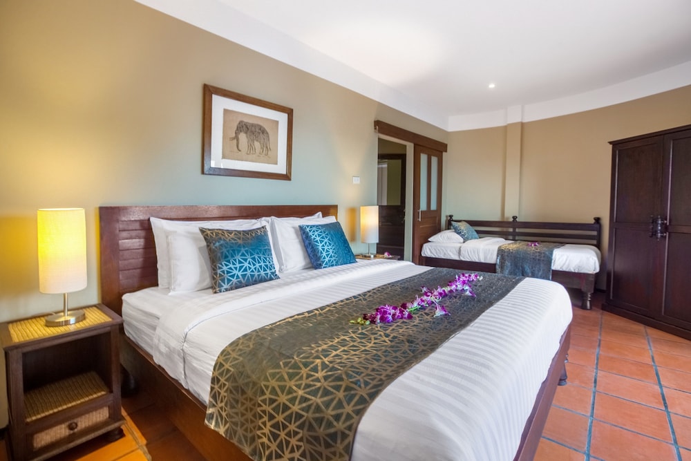 Beyond the Blue Horizon Villa Resort 16/73