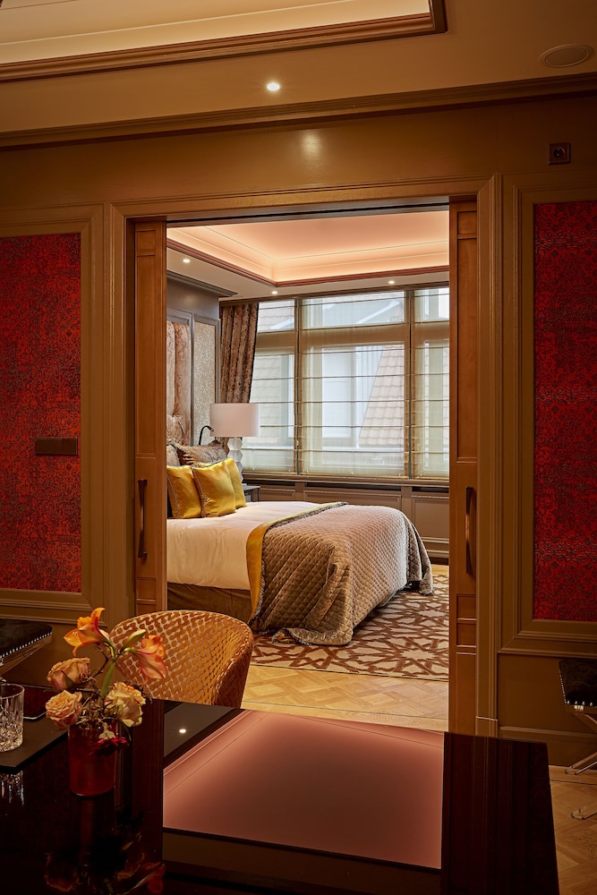 Hotel TwentySeven 72/84