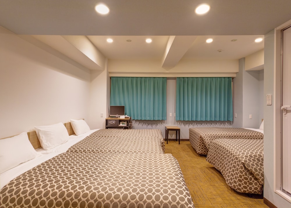 DELUXE, QUADRUPLE, 4 BEDS