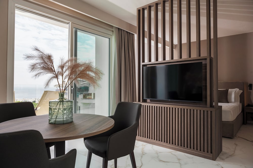 Bolina Suite & Spa 24/36
