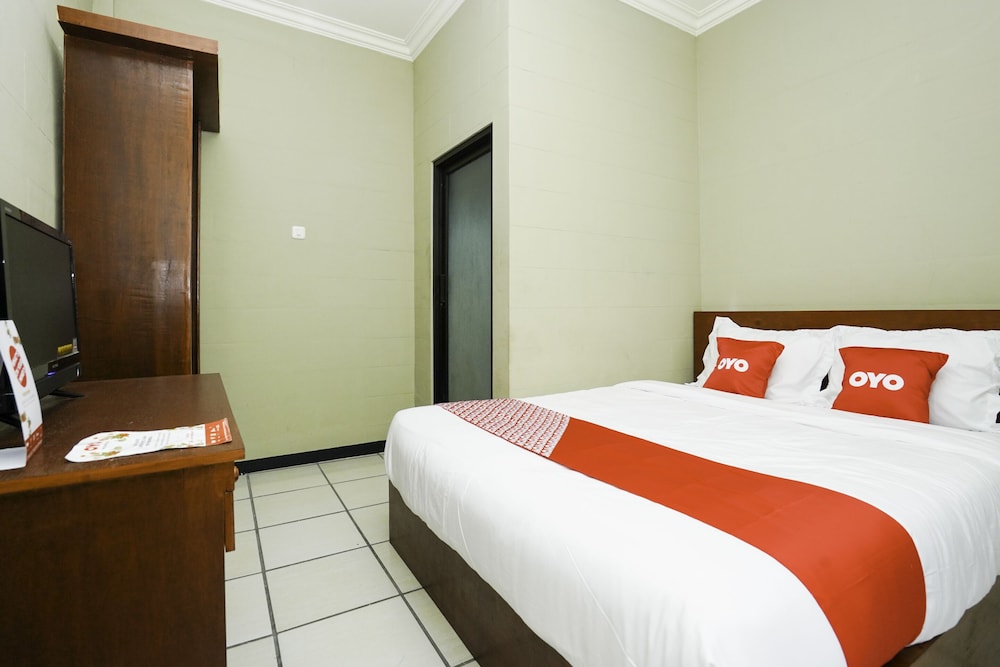 OYO 2493 Lotus Hotel Syariah 21/39