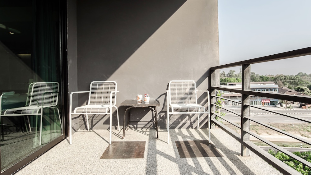 B2 Black Business & Budget Hotel 23/27