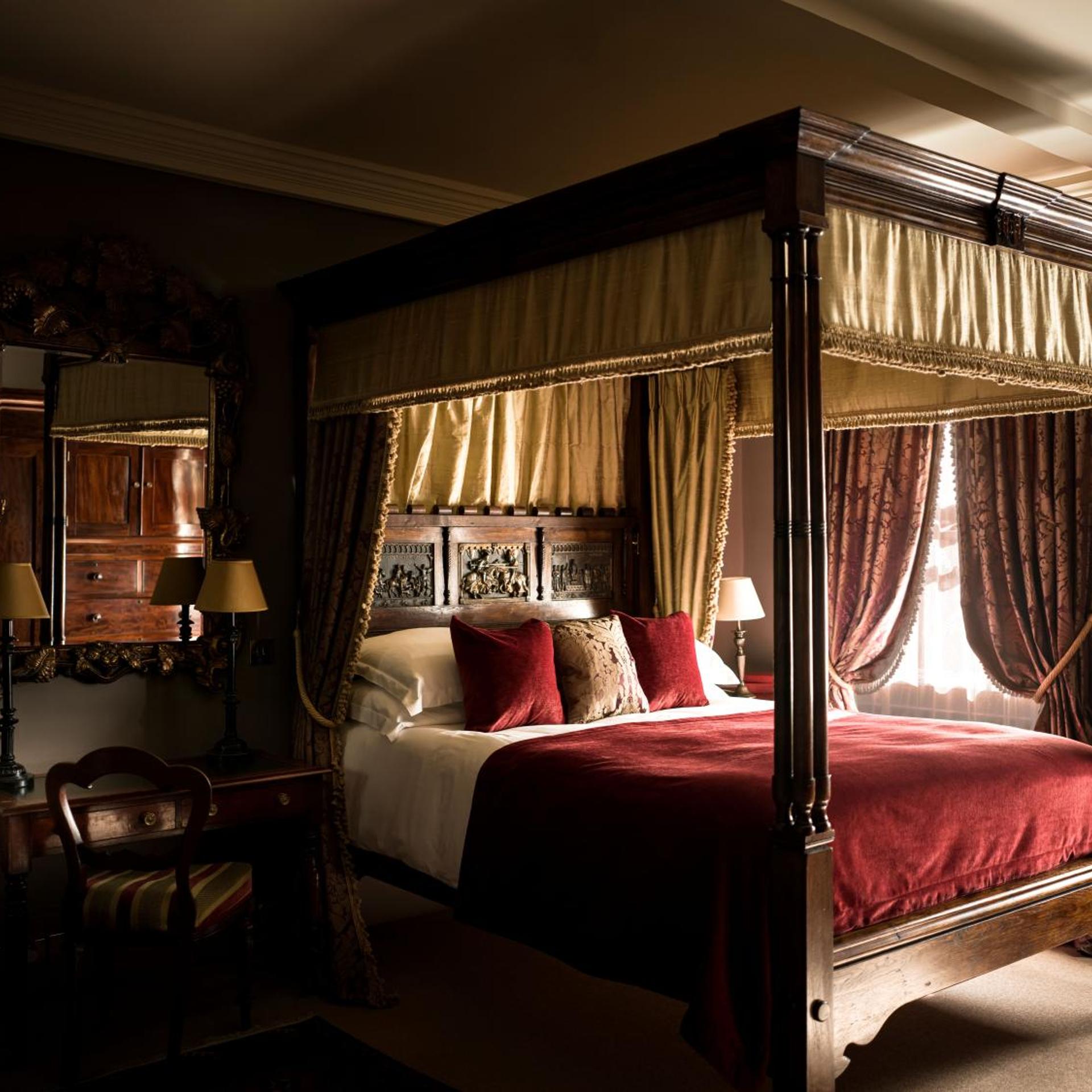Four Poster, Superior