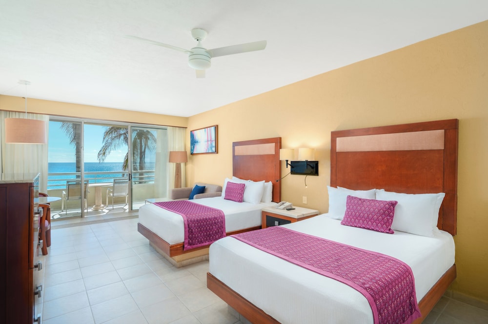 GR Solaris Lighthouse Los Cabos 33/73