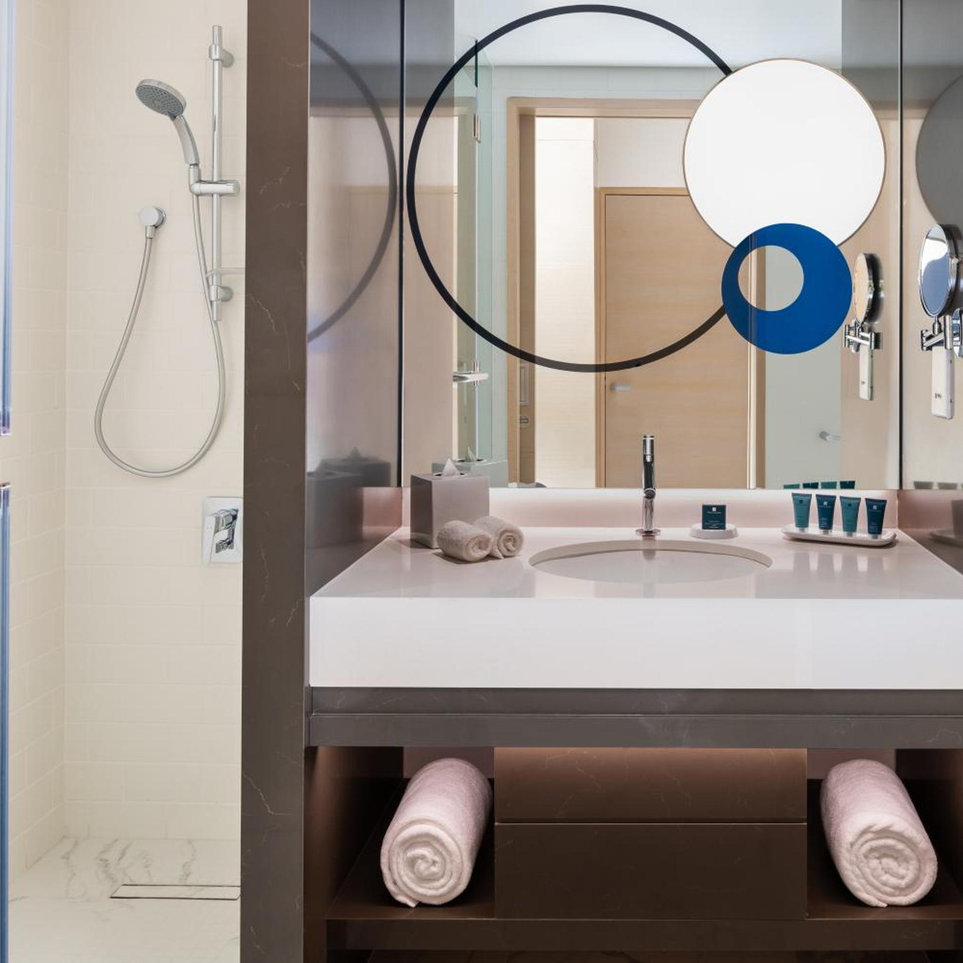 Deluxe, King Bed, Park View, Novotel Dubai Gold District 8/9