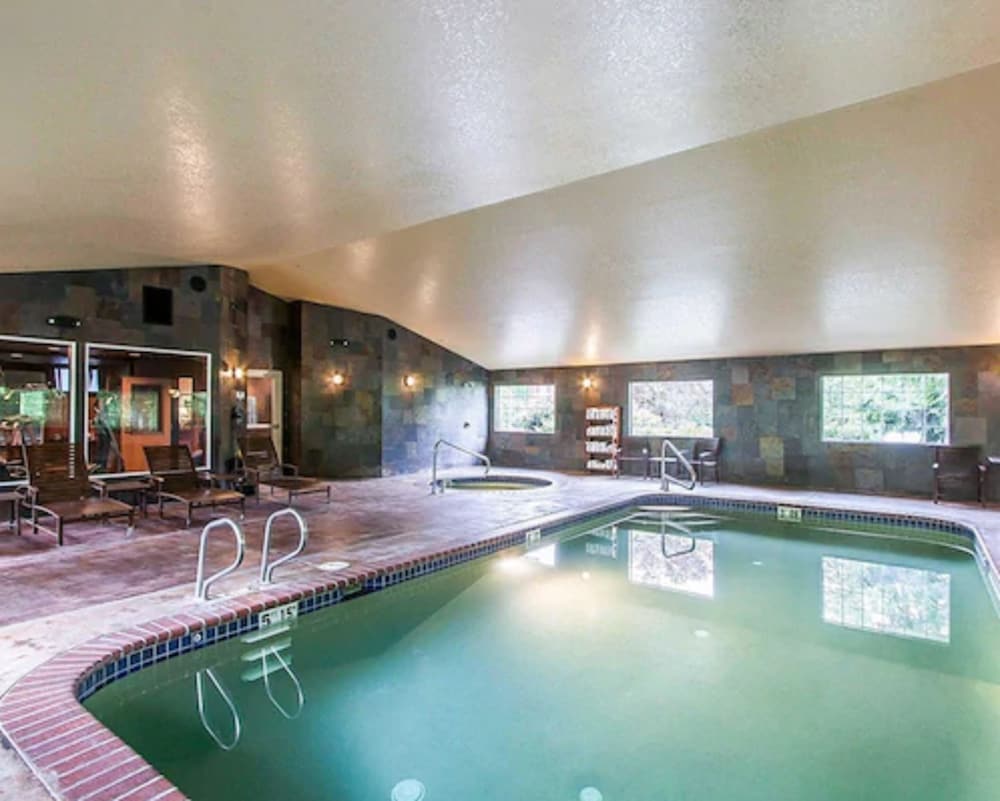 Comfort Inn & Suites Tualatin - Lake Oswego South 5/60